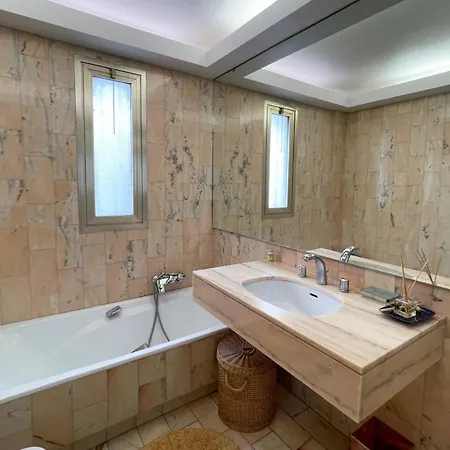 2 Bedroom Apartment With Parking 3 Mins From La Croisette Beach Cannes Exterior photo