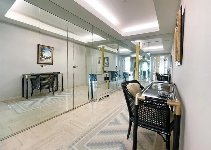 2 Bedroom Apartment With Parking 3 Mins From La Croisette Beach