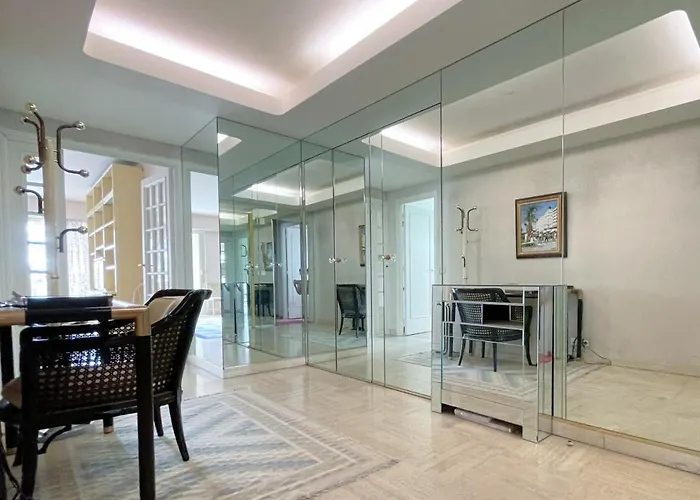 2 Bedroom Apartment With Parking 3 Mins From La Croisette Beach