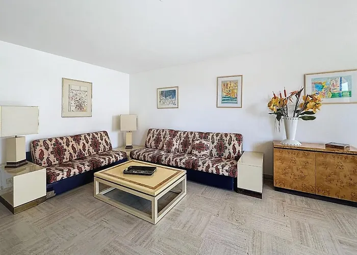 2 Bedroom Apartment With Parking 3 Mins From La Croisette Beach